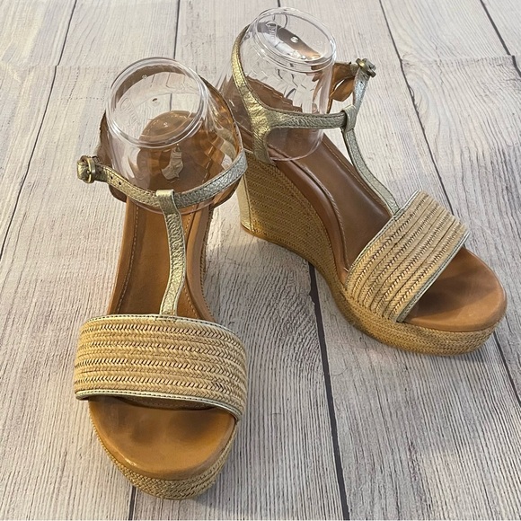 UGG woven straw platform wedge sandals with gold T-strap ankle strap, size 9.5 - Picture 8 of 14